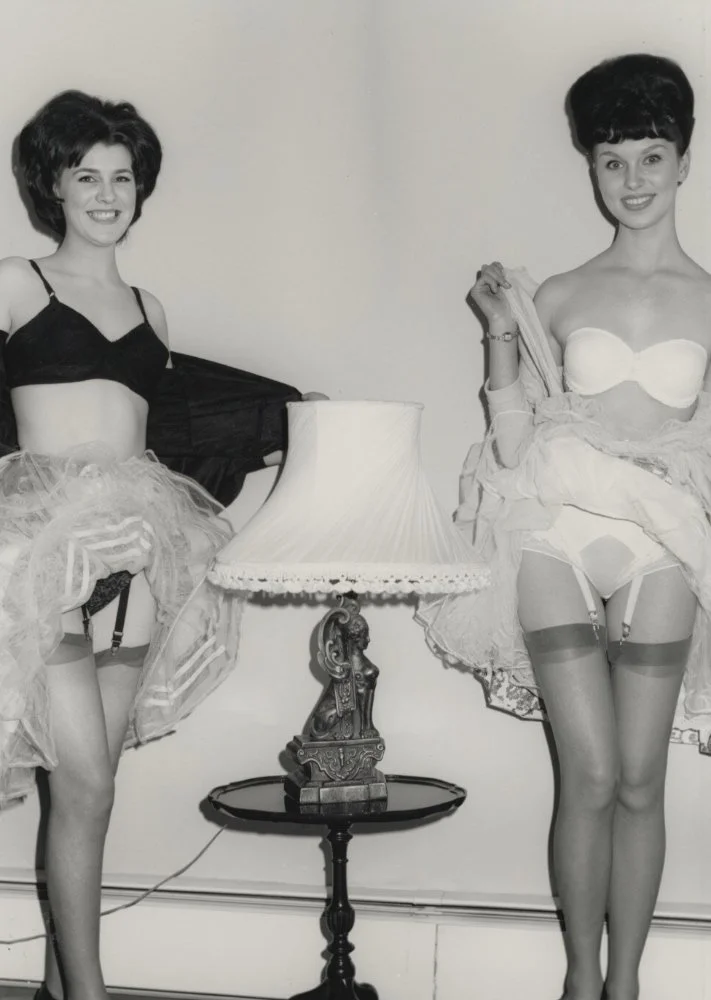 Vintage fetish pantalonlari fotosurati Vintage fetish pantalonlari fotosurati